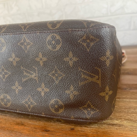 Louis Vuitton  Monogram Looping GM Shoulder Bag - Picture 14 of 15